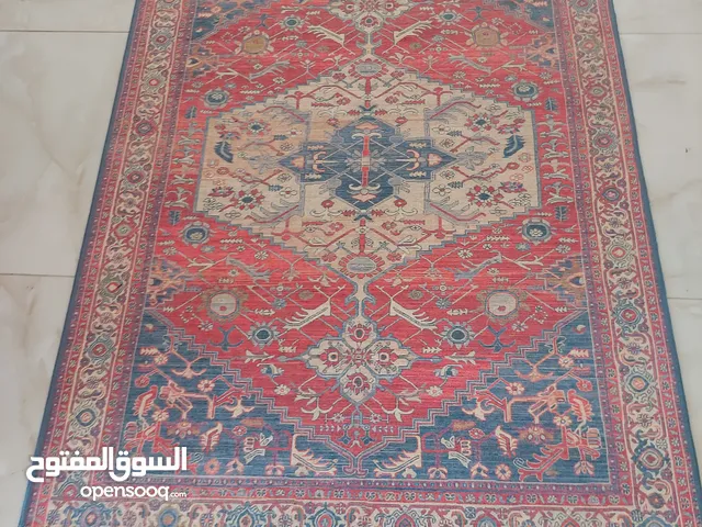 سجادة للون برتقالي مع نقشة بحالة ممتازه من يرده عليه التواصل معانا العنوان مكتوب