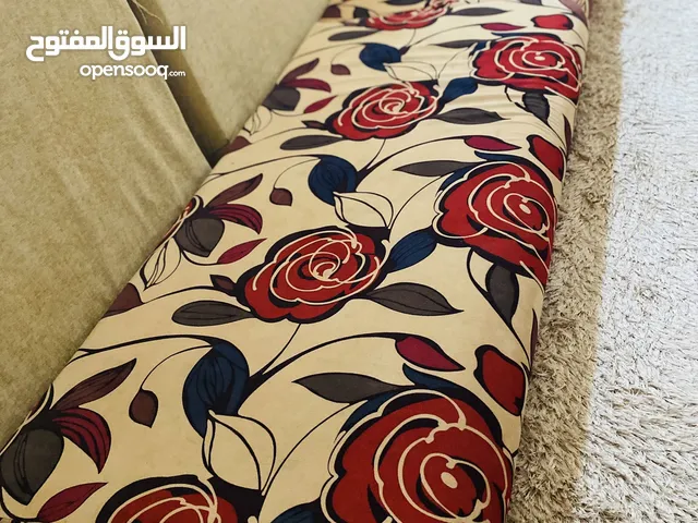 جلسة للبيع المكان طريق المطار