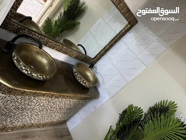 مغسلة رخامية نظيفة