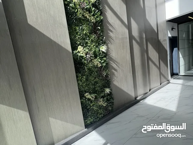 شقة فارغة للايجار جديده لم تسكن 160م مناسبه لعرسان او عائلة صغيرة ومناسبة للدبلوماسيين