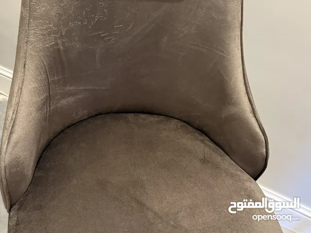 كرسي مودرن جديد كليًا – لم يُستخدم نهائيًا Brand New Modern Dining/Accent Chair – Never Used