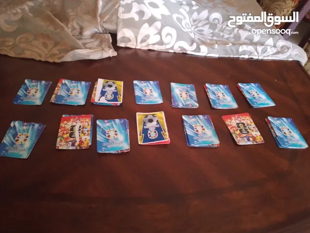 بطاقات لاعبين الباك الواحد يوجد فيه 4 بطاقات الباك