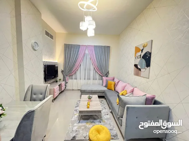 للايجار الشهري شقة غرفة وصالة مفروشة بالكامل بكورنيش عجمان تاني صف