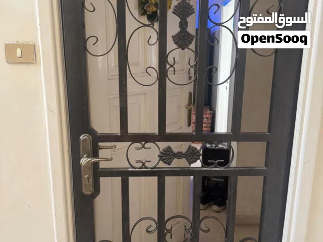 باب أمان لباب المنزل طول مترين و عرض 90 حالة وكالة
