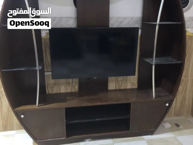 معرض مع قاعده خاصة الشاشه للبيع