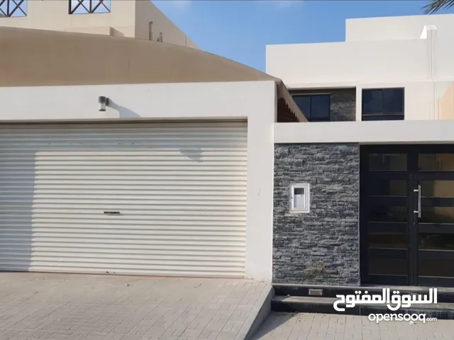320m2 5 Bedrooms Villa for Sale in Central Governorate Sanad