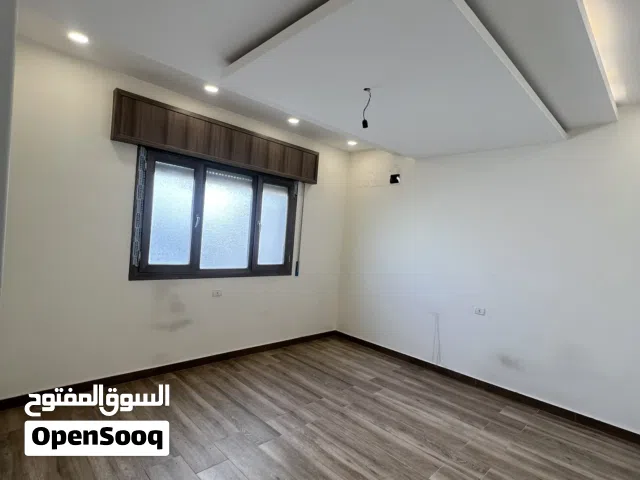 شقه للبيع دور الأرضي مكان طرابلس تاجوراء البيفي بجوار سوق المزرعه مسقوف 160