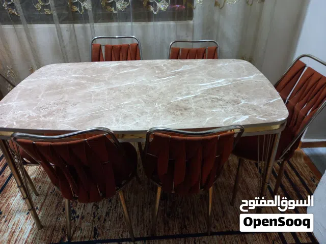 طاوله سفره مع 6 كراسي بحاله جيده جدا