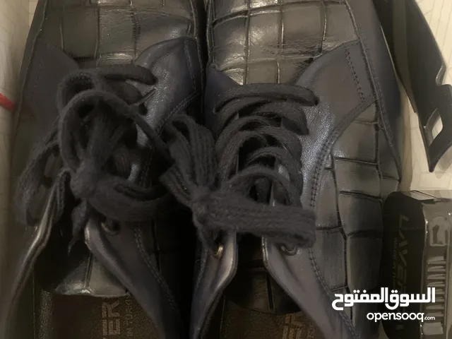 للبيع جوتي مستخدم كل جديد مقاس 43