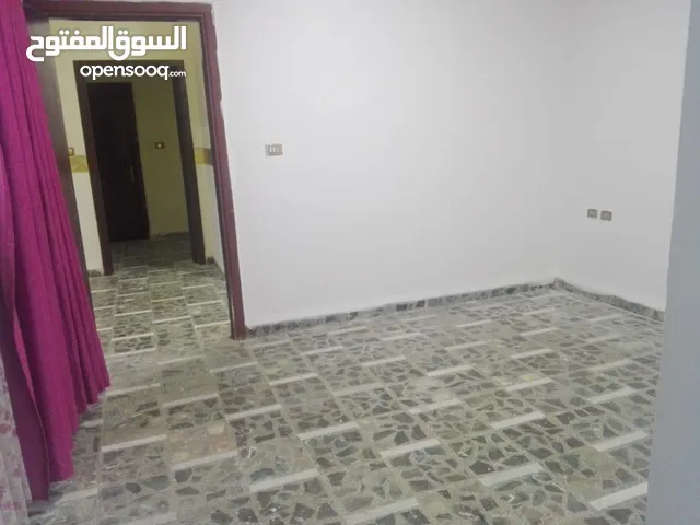 شبه فيلا للايجار في شفابدران تتكون من مدخلين مستقلين 4 نوم صالون وقعده ومطبخ و 4 حمامات مع كراج