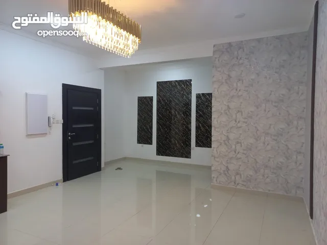 Flat for rent 3 bedrooms 2 bathrooms open kitchen in the hall