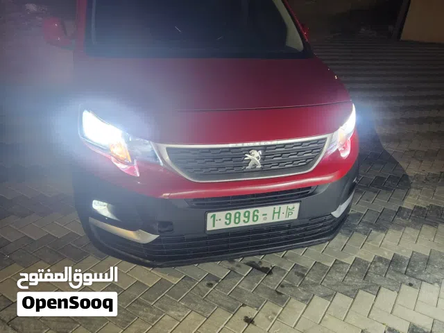 2019, بيجو, ريفتر, Standard