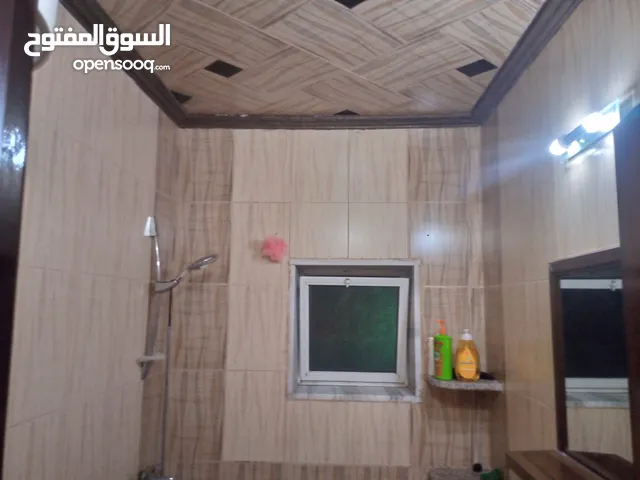 شقه للبيع مقابل المستشفى الاسلامي خلف صالة الشرق