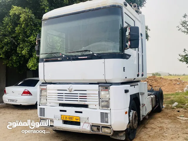 Tractor Unit Renault 2000 in Tripoli