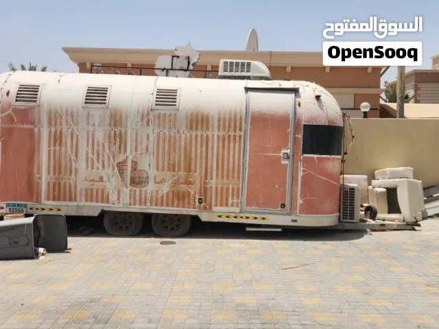 متاح كرفان مستعمل بجميع معدات الطهي بسعر مناسب جدا 9500 مقابل للتفاوض