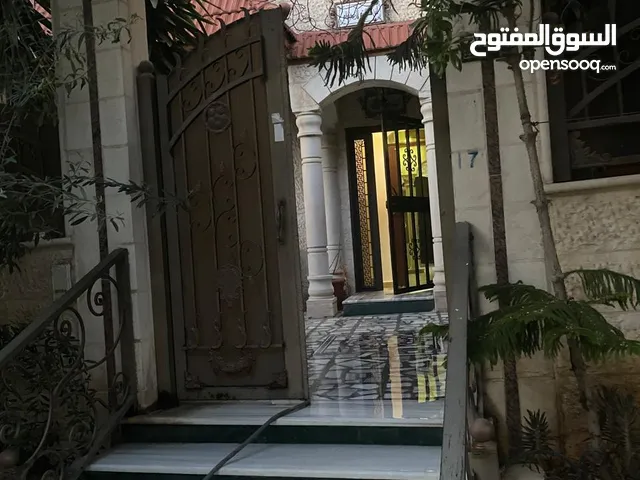 200 m2 4 Bedrooms Townhouse for Sale in Zarqa Jabal Tareq