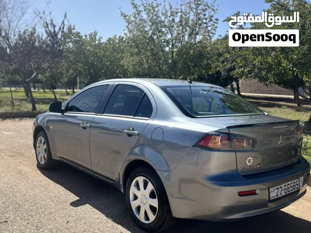 2012 ميتسوبيشي لانسر Standard