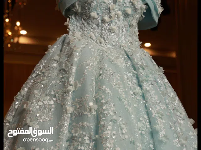 فستان ملكه سماوي مقاسه S ومعاه جيبون مناسب للملكه لبسته ساعتين لايوجد فيه عيبوب