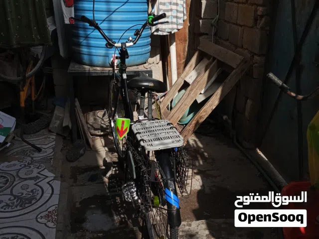 السلام  عليكم بايسكل سياحي للبيع فول حجم 27 اسود ويه جمبزه للبيع موديل 2016 مفول ولا زلغه باله ابو F
