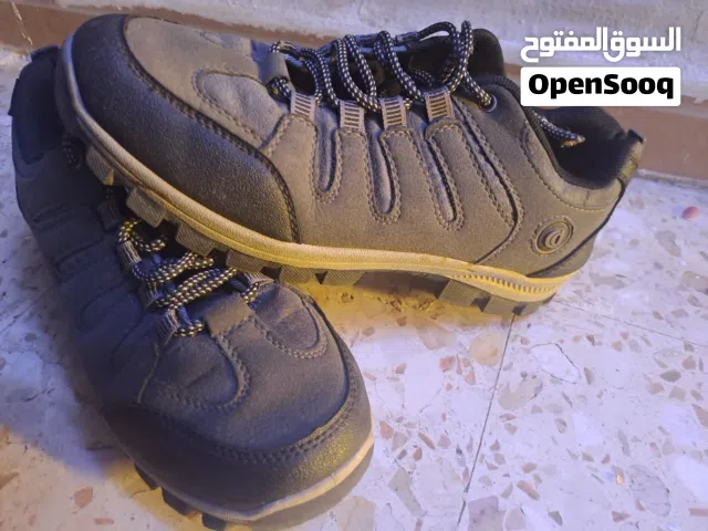 بوت طبي خفيف على الرجل مستخدم شيء بسيط نمرته 40