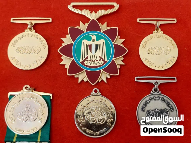 مجموعة نادرة من الأوسمة والنياشين الليبية التاريخية