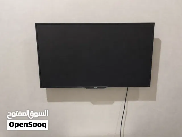 شاشة فيليبس 40 بوصة مع أضواء تفاعلية على الجوانب الشاشة في حالة ممتازة و خالية من المشاكل