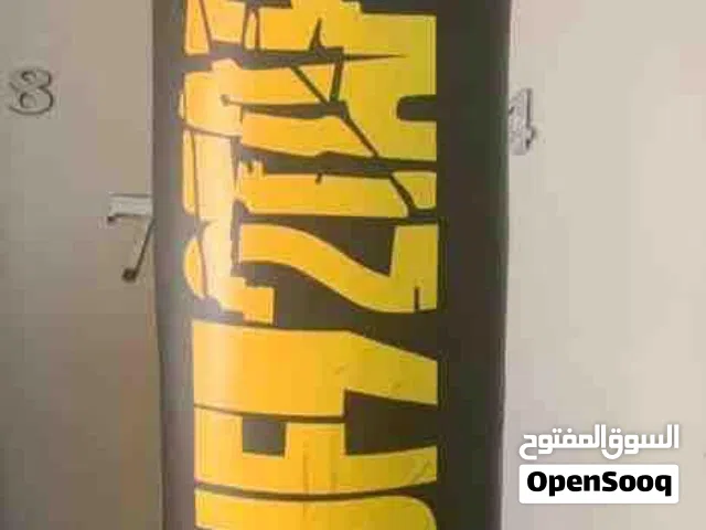 كيس ملاكمة 2TUF2TAP اصلي مستعمل بحالة ممتازة للبيع مع القلفز (مقاس 12)