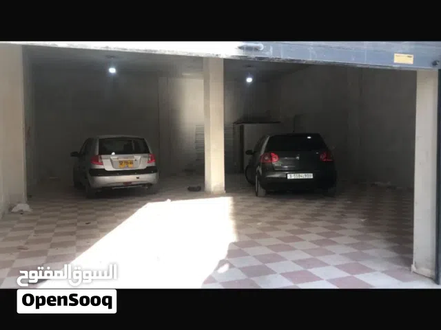 مخازن الايجار عدد2 مساحه100 m بوابات كهربائيه الحاووز قبل كازيه البصه