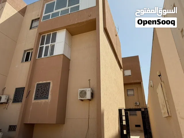 شقة في المشتل عين زارة دور أول للإيجار