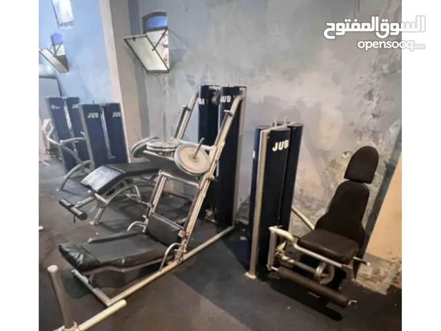 معدات رفع الأثقال مستعملة حالة جيدة