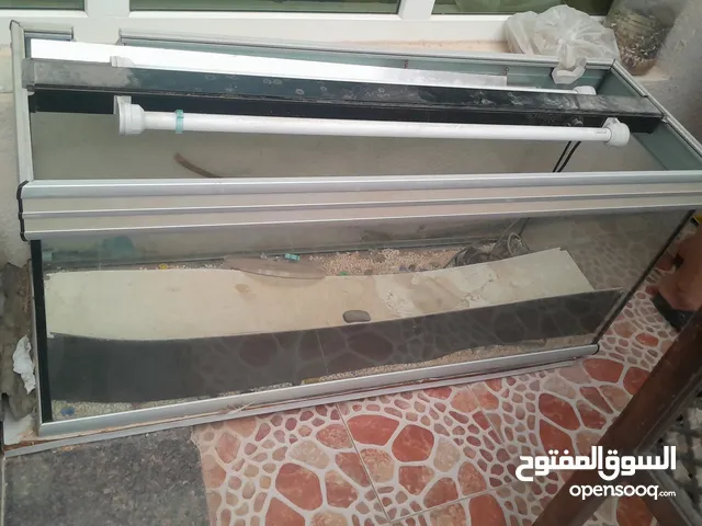 حوض سمك كبير