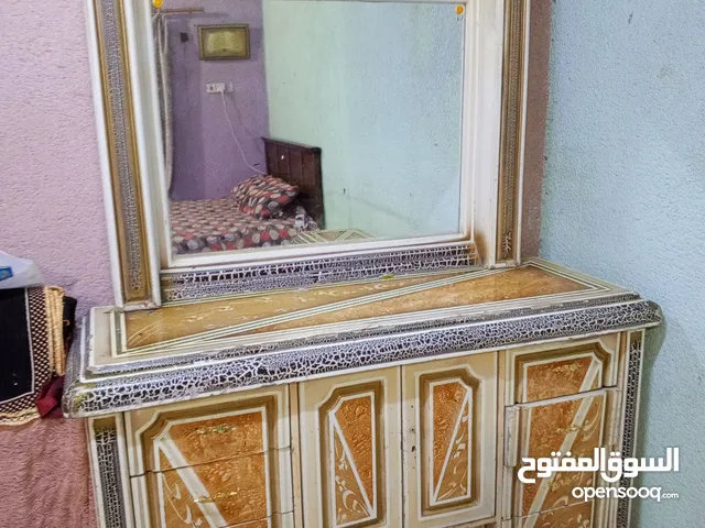 ميز مرايه كويتي كبير مع كومدي صغير