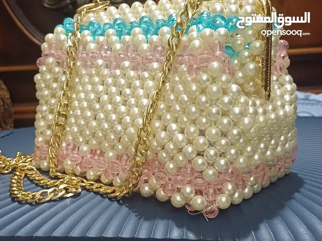 شنطه خرز من اللولى الابيض مع الخرز الملون