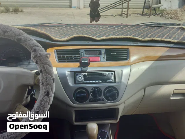 2004 ميتسوبيشي لانسر Standard