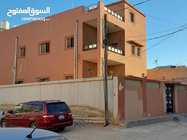 180 m2 3 Bedrooms Townhouse for Sale in Tripoli Souq Al-Juma'a