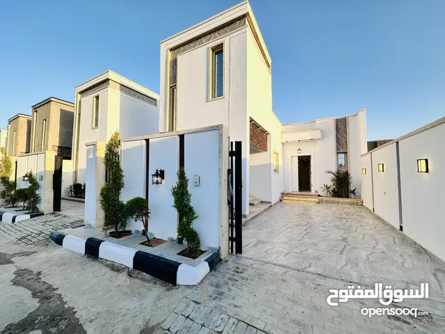 165m2 3 Bedrooms Townhouse for Sale in Tripoli Ain Zara