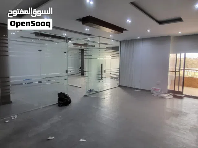 مكتب اداري في شيراتون المطار