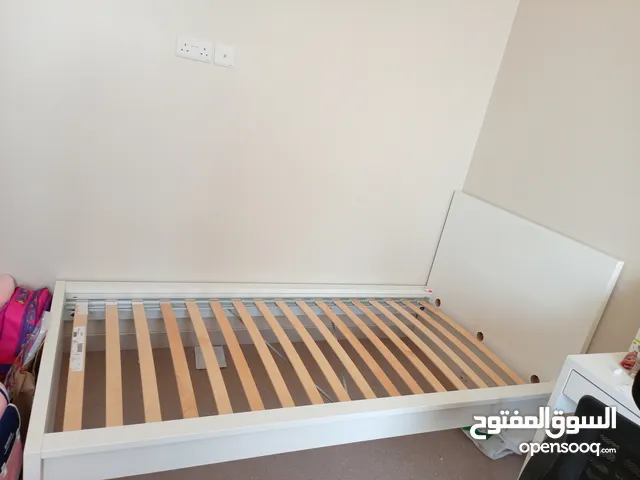 عااااجل سرير خشب ابيض مفرد للبيع