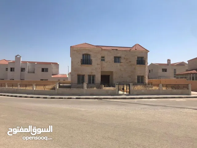 فيلا نموذج (4) خاص في كمباوند الاندلسية والفيلا مميزة جداً لانها (4) خاص للبيع بسعر مُغري جداً