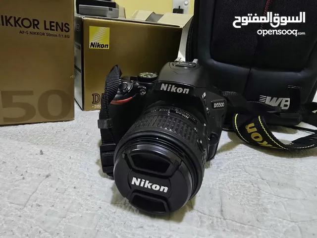 للبيع كاميرا نيكون دي 5500 مع كل مستلزماتها مع إضافات مجانية