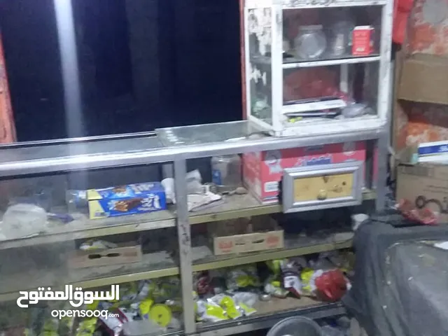 بقاله للبيع تخشيبه ثلاجه ماسات زجاج ميزان الكتروني