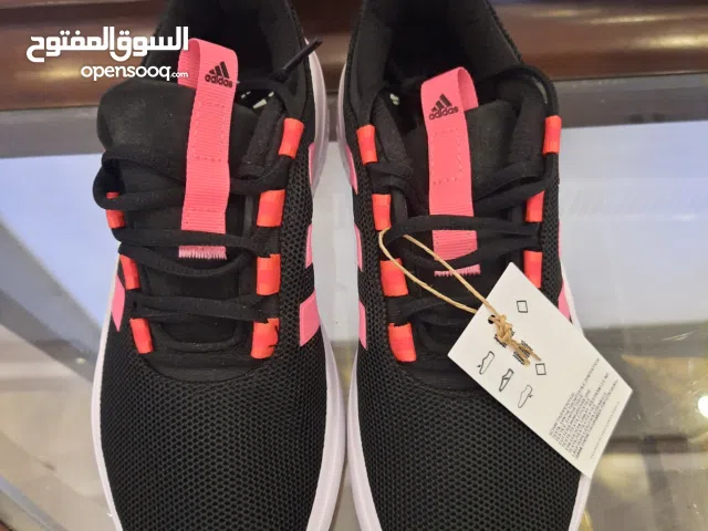 حذاء ستاتي أديداس أصلي جديد من أمريكا غير مستخدم وبحاله جيده مقس 1⁄236 بسعر 25 دينار