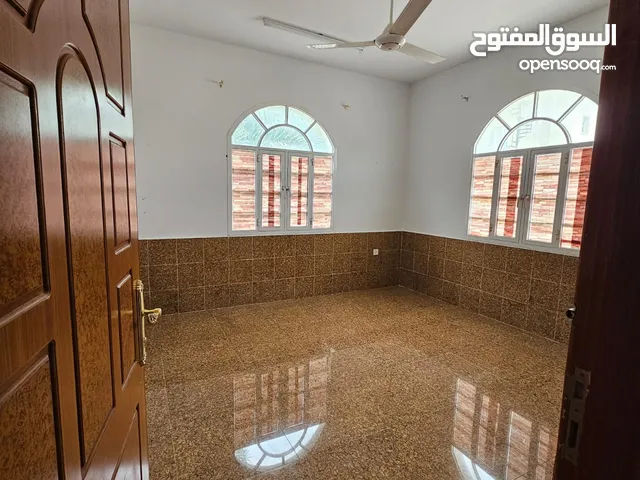 Apartment for rent 1st floor in Al Mawaleh South