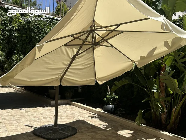 للبيع: مظلة حديقة خارجية - مستعمل بحالة ممتازة – 3 متر مع قاعدة!