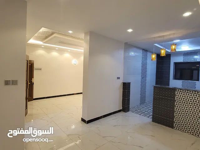 210 m2 5 Bedrooms Apartments for Sale in Sana'a Bayt Baws