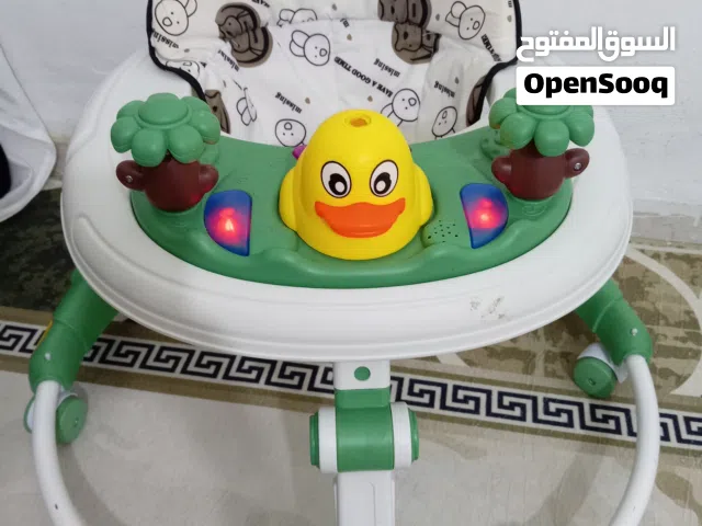 شروة عربابة أطفال مشي وكوت وجوارير عدد 2 نظاف جدا للبيع بسعر 40