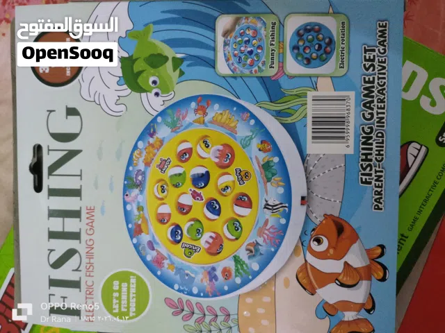لعب اطفال كثيرة
