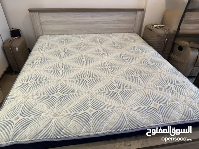 King Size Bed + Double Mattress – 800 AED