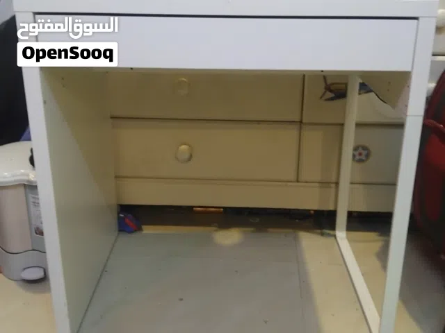 مكتب مستعمل بحاله جيده