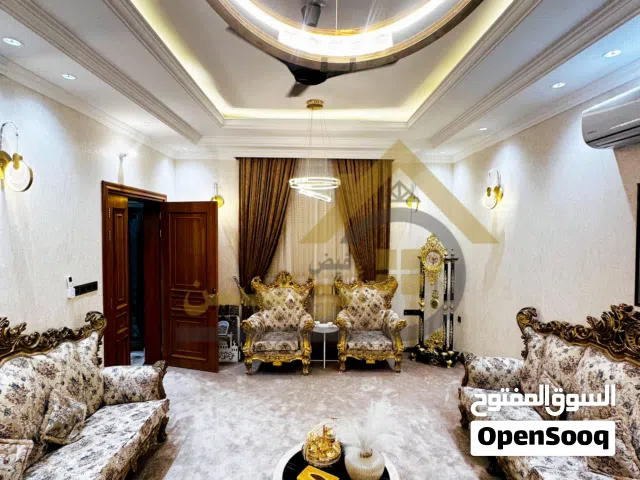 300 m2 More than 6 bedrooms Townhouse for Sale in Basra Al-Akawat